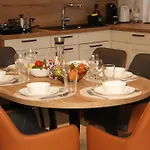 Lv Apartment *